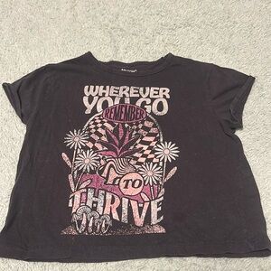 Cute graphic semi fit shirt!!